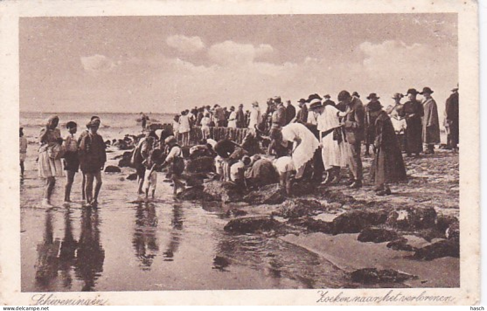 2603738Scheveningen, Zoeken Naar Het Verlorenen. – 1935. (zie Hoeken En Randen) - Scheveningen