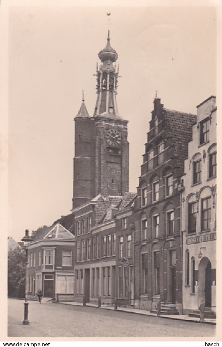 2603782Zaltbommel, Gasthuistoren. – 1945. (kleine Vouwen In De Hoeken) - Zaltbommel