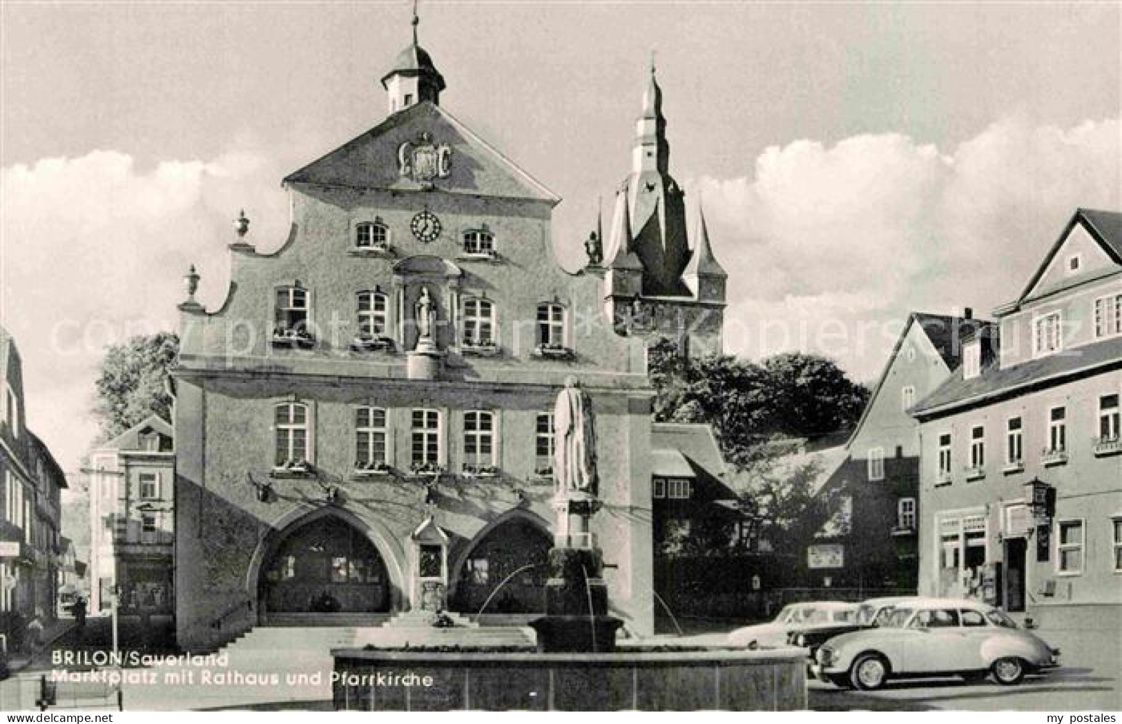 72849728 Brilon Marktplatz Mit Rathaus Und Pfarrkirche Brunnen Brilon - Brilon