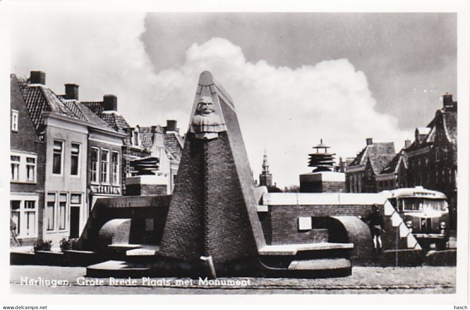 2604147Harlingen, Grote Brede Plaats Met Monument (zie Achterkant)(FOTO KAART) - Harlingen