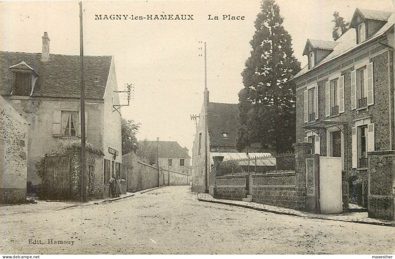 MAGNY LES HAMEAUX  La Place - Magny-les-Hameaux