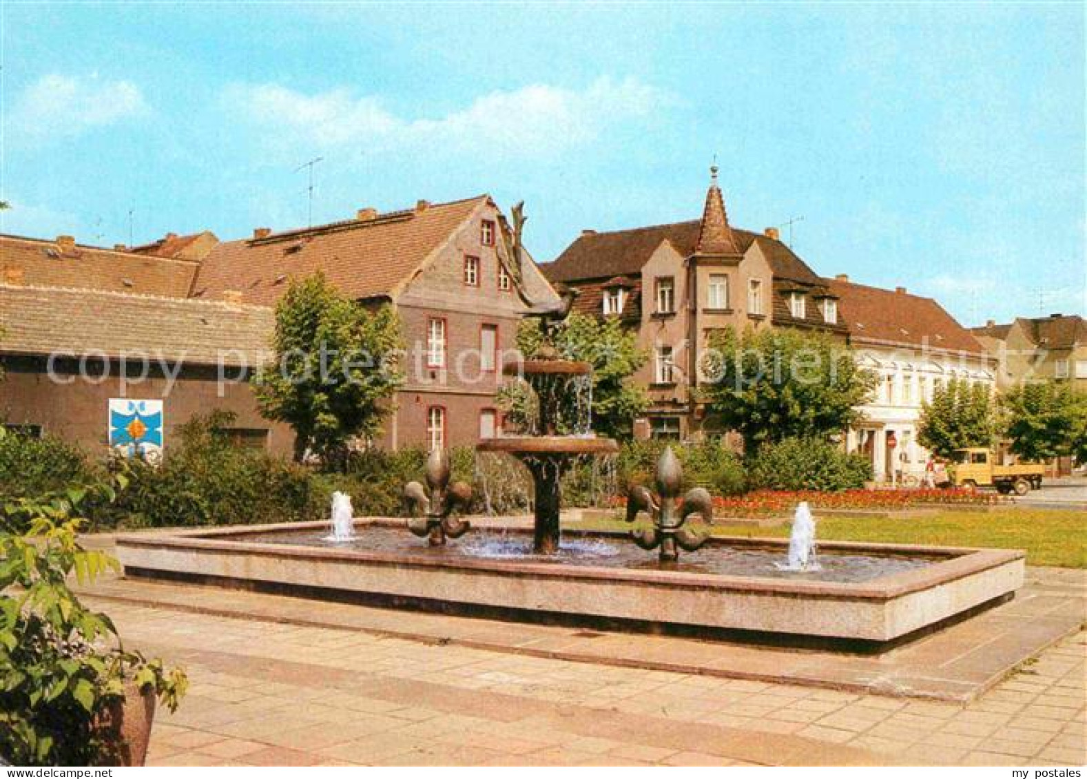 72846811 Elsterwerda Wappenbrunnen Markt Elsterwerda - Elsterwerda