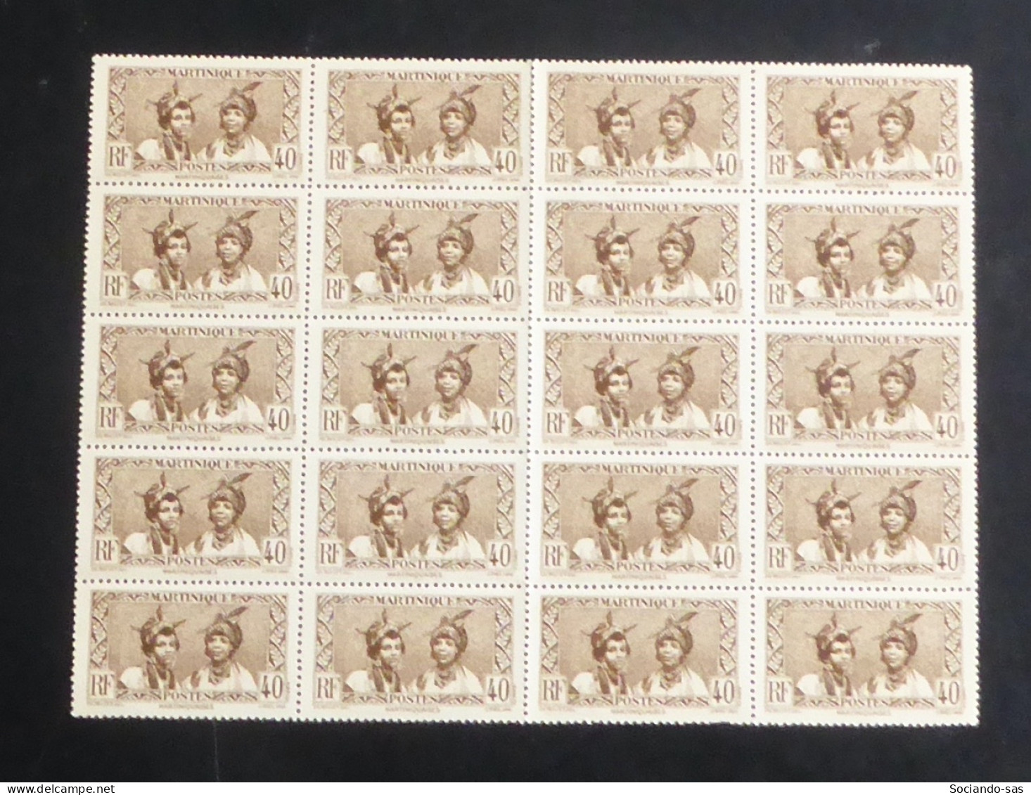 MARTINIQUE - 1933-38 - N°YT. 142 - Martiniquaises 40c Brun - Bloc De 20 - Neuf Luxe** / MNH - Neufs