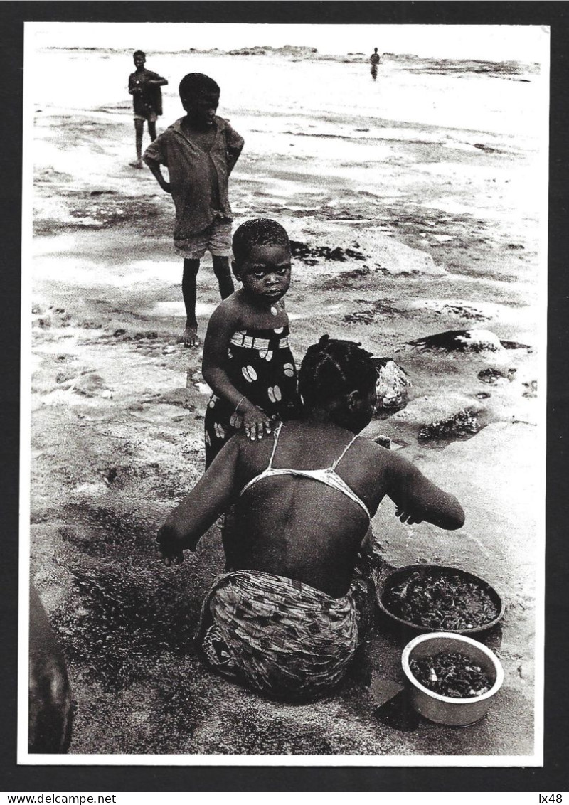 Postcard Of 'Pascadors Macua', Necala Bay, Mozambique. Photo By José H. Silva 1957. Postkarte Von „Pascadors Macua“, Nec - Mosambik