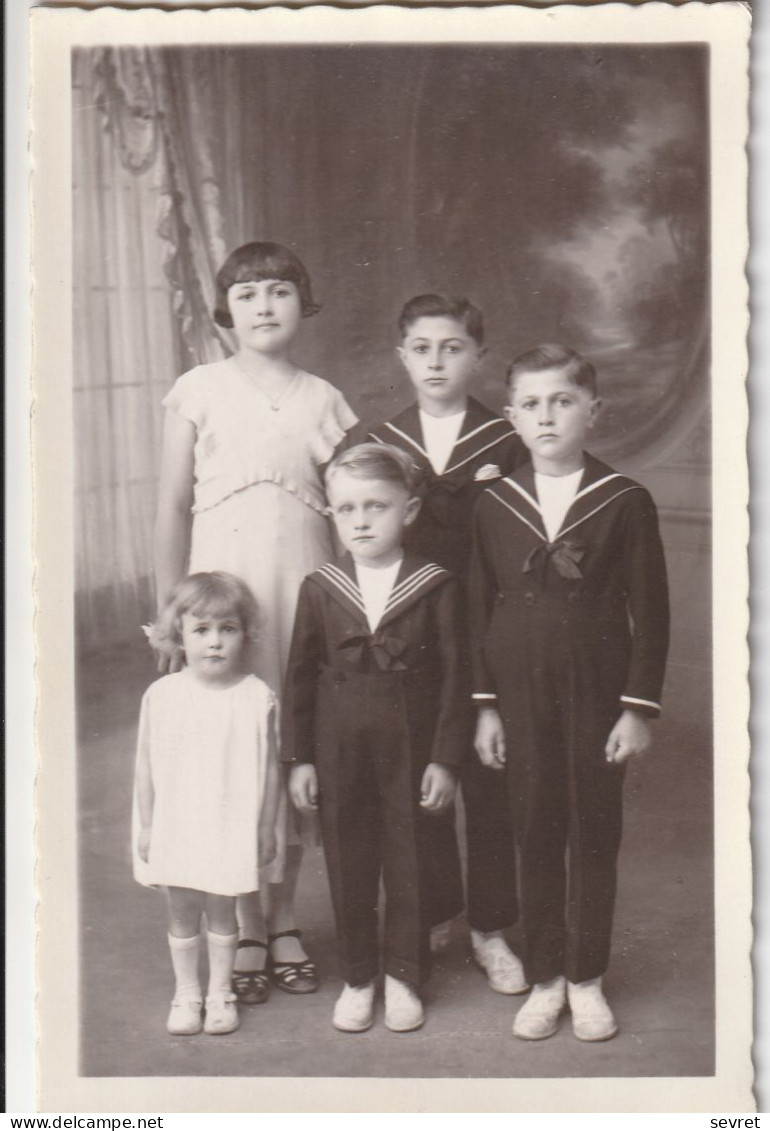 Carte-Photo  De Famille: 2 Filles Et 3 Garçons - Gruppi Di Bambini & Famiglie