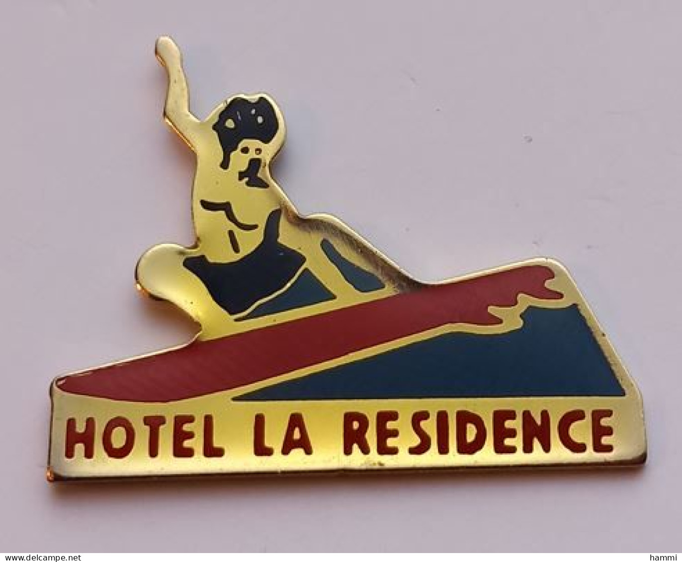 H214 Pin's SURF Hôtel La Résidence Victoria Surf Biarritz Pyrénées-Atlantiques Achat Immédiat - Waterski