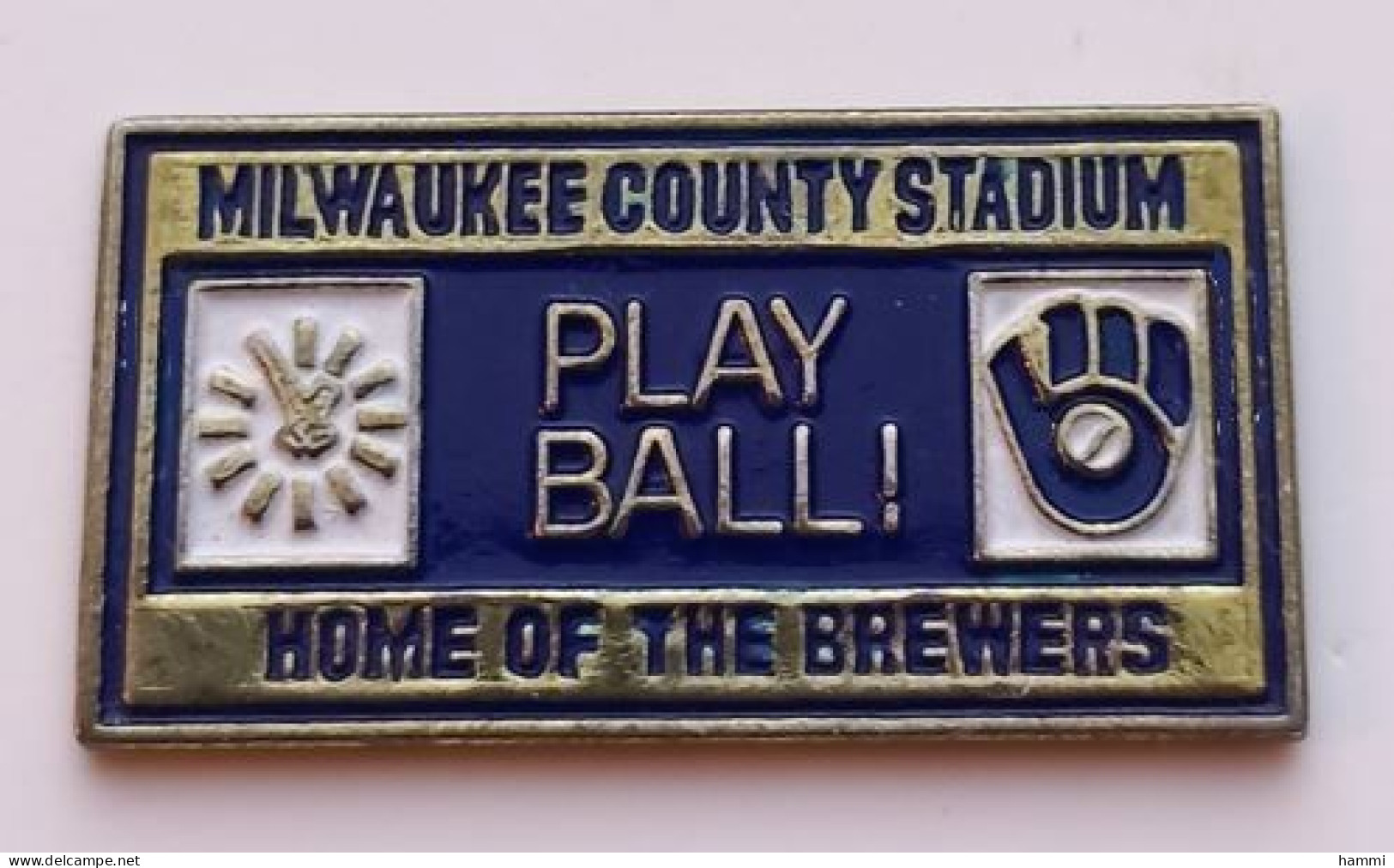 B52 Pin's Baseball OURS Milwaukee County Stadium Home Of The BREWERS Play Ball Achat Immédiat - Baseball