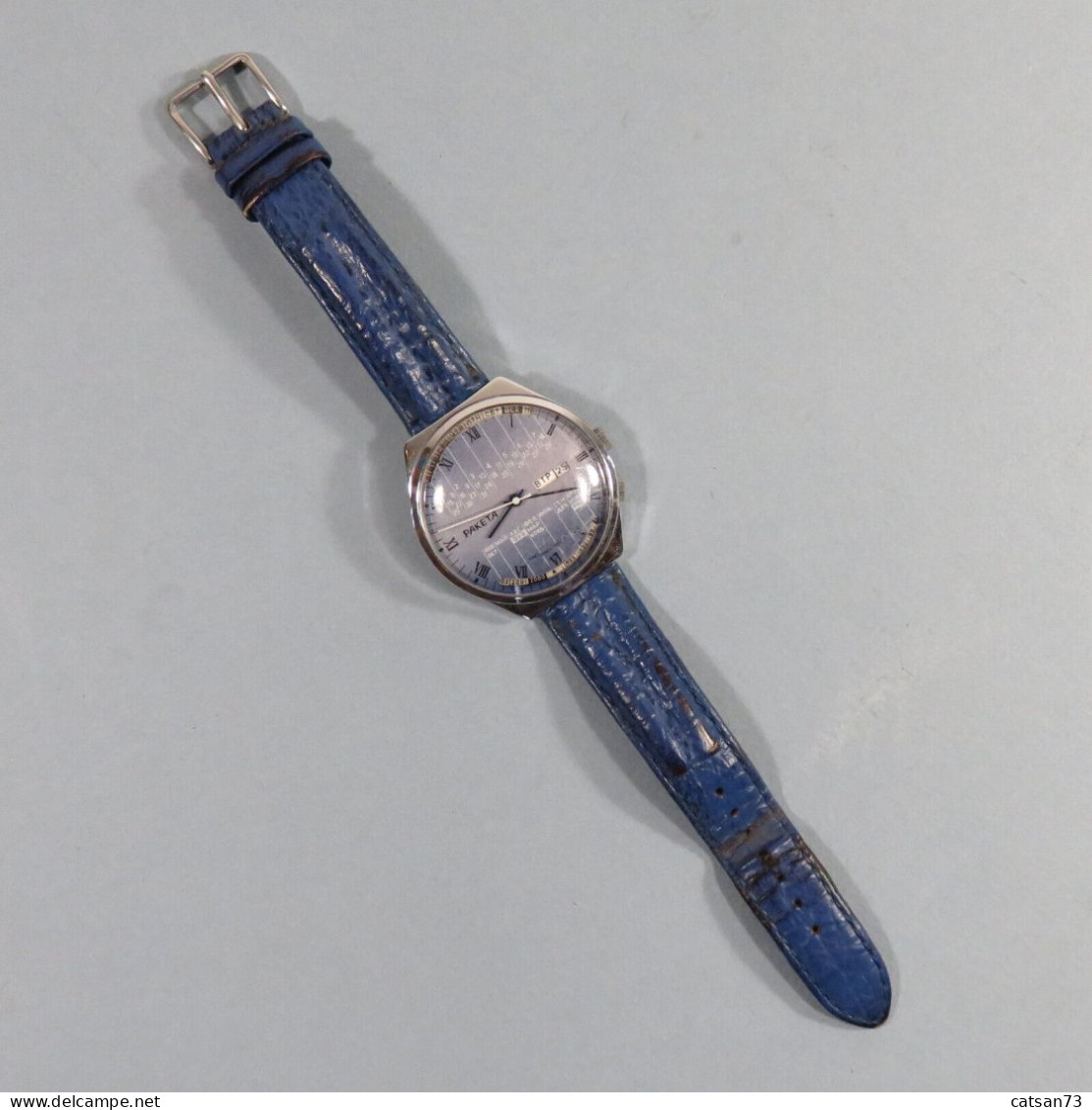 MONTRE MECANIQUE VINTAGE RUSSE RAKETA ROCKET URSS CALENDRIER DATE ET JOURS - Montres Anciennes