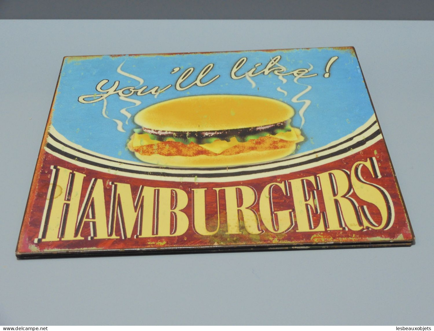 - 2 PLAQUES METAL DECORATIVES XXe HAMBURGERS & FRESH TIGER SHRIMP déco murs    E