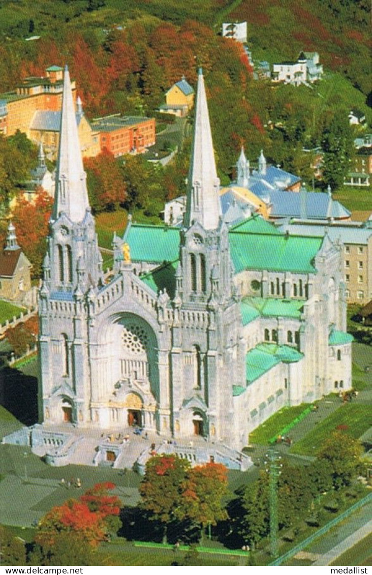 CPM..CANADA..QUEBEC..SAINTE ANNE DE BEAUPRE..LA BASILIQUE - Ste. Anne De Beaupré