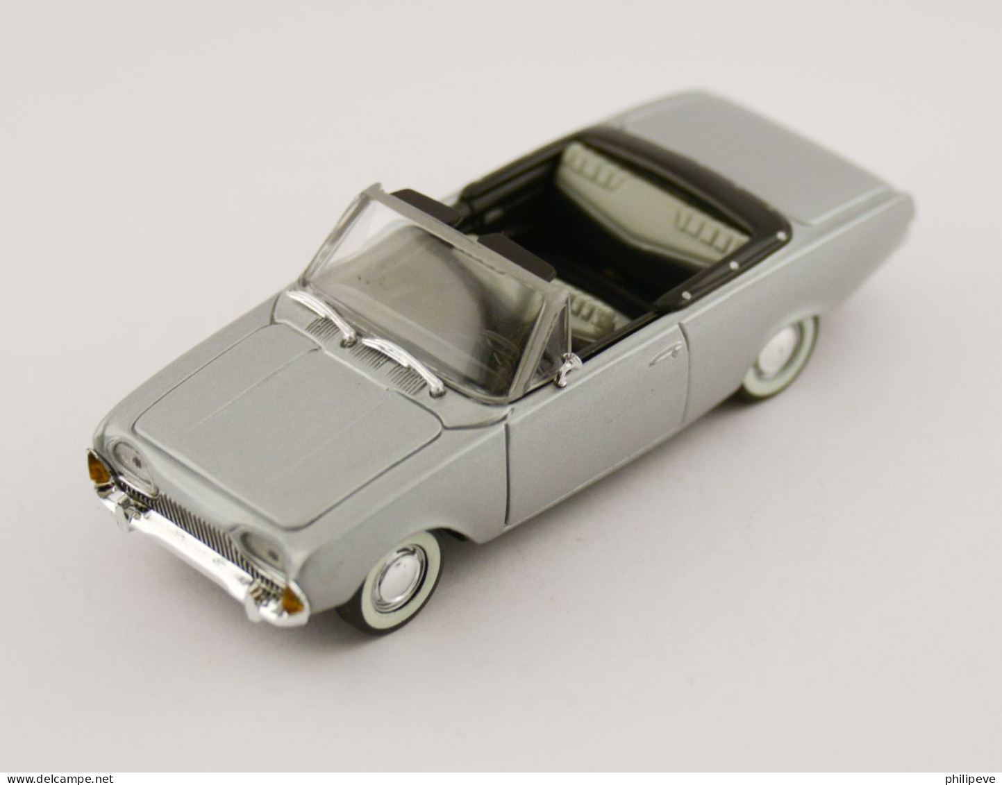 FORD Taunus 17M 1960 - SOLIDO 1:43 - Solido