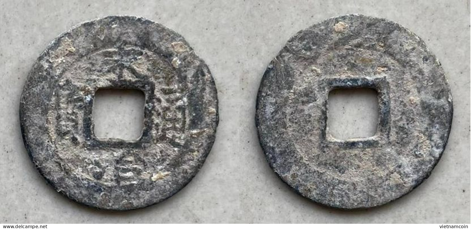 Ancient Annam Coin Vinh Tri Thong Bao (zinc Coin) Le Kings Under The Trinh 1740-1776 - Vietnam