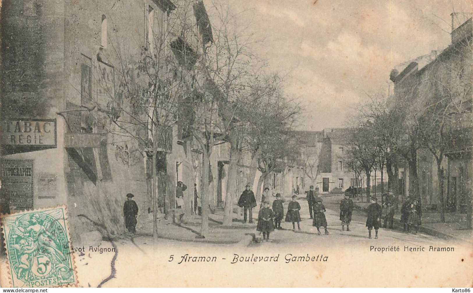 Aramon * 1905 * Débit De Tabac Tabacs TABAC Régie , Boulevard Gambetta * Enfants Villageois - Aramon