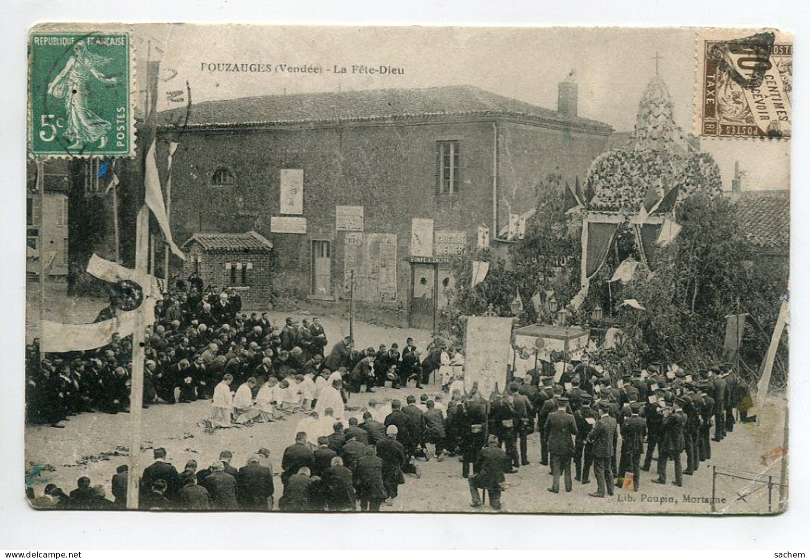 85 DEP 015 POUZAUGES La Fete Dieu Reposoir Rue Du Bourg écrite Timb Vers 1910 - Pouzauges