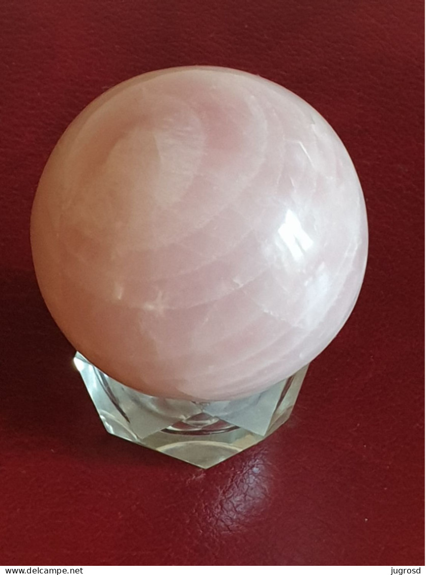 Sphère de quartz rose diamètre 6,5 cm poids 350 grammes
