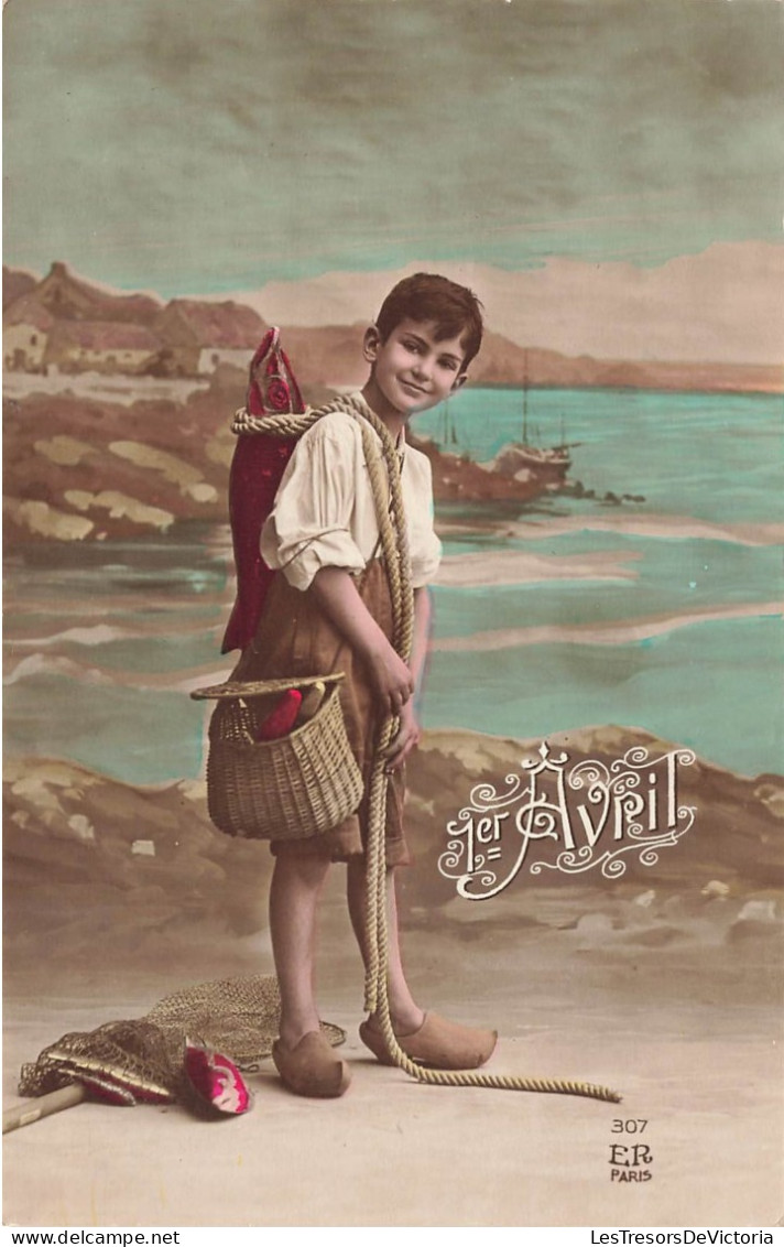 FETES - VOEUX - 1er Avril - Poisson D'avril - Petit Garçon Portant Un Poisson Dans Son Dos - Carte Postale Ancienne - 1° Aprile (pesce Di Aprile)