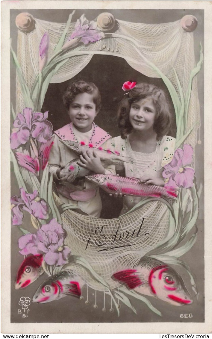 FETES - VOEUX - 1er Avril - Poisson D'avril - Deux Enfants Tenant Des Poissons Dans Leurs Mains - Carte Postale Ancienne - 1° Aprile (pesce Di Aprile)