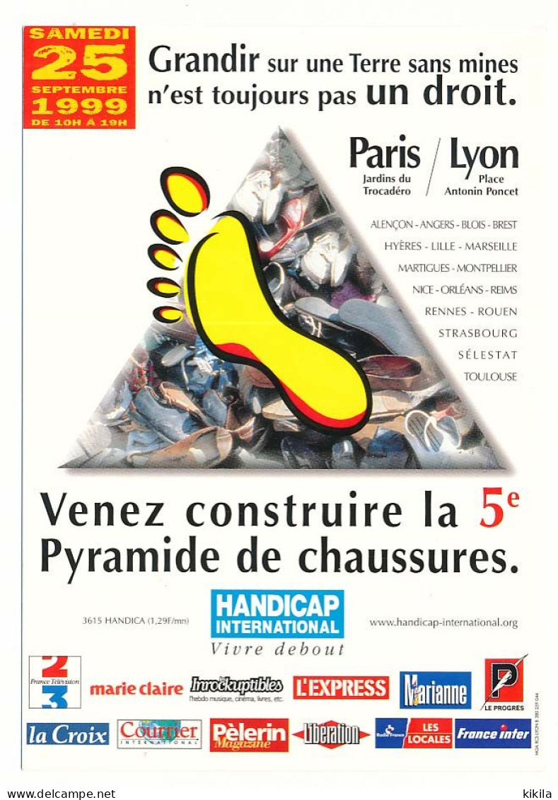 CPM 10,5 X 15 HANDICAP INTERNATIONAL 5ème Pyramide De Chaussures Le 25 Septembre 1999 - Manifestazioni