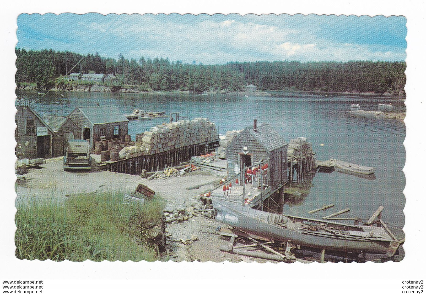 A Typical MAINE Fishing Village Typique De Pêcheurs Camionnette Tonneaux VOIR DOS - Autres & Non Classés