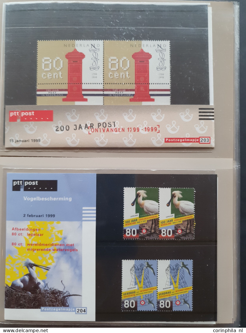 2001-2021 Collectie Postzegelmapjes W.b. Nominaal Ca. €450,-, NL1 (ca. 1150x), Internationaal (ca. 150x) En Kerst (ca. 1 - Sammlungen