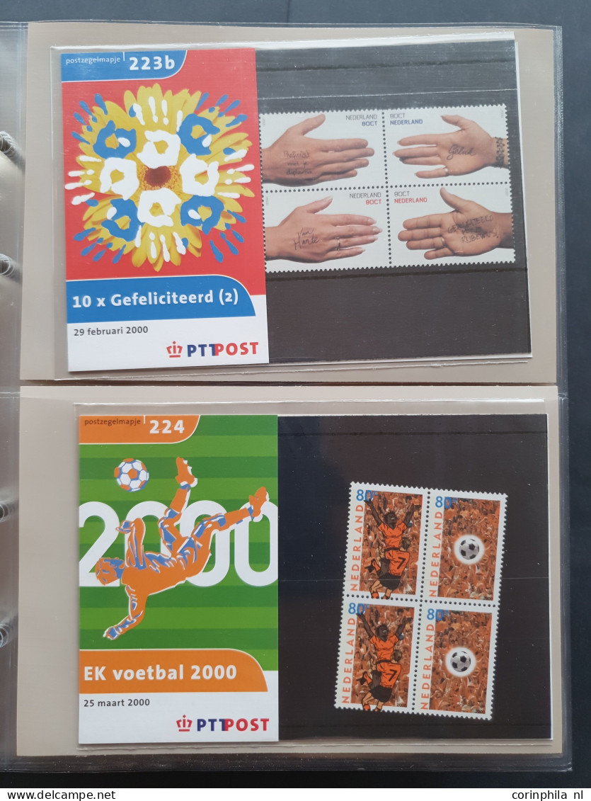 2001-2021 collectie postzegelmapjes w.b. nominaal ca. €450,-, NL1 (ca. 1150x), Internationaal (ca. 150x) en Kerst (ca. 1