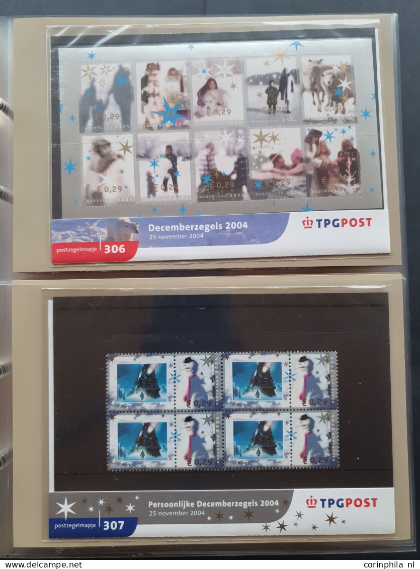 2001-2021 collectie postzegelmapjes w.b. nominaal ca. €450,-, NL1 (ca. 1150x), Internationaal (ca. 150x) en Kerst (ca. 1