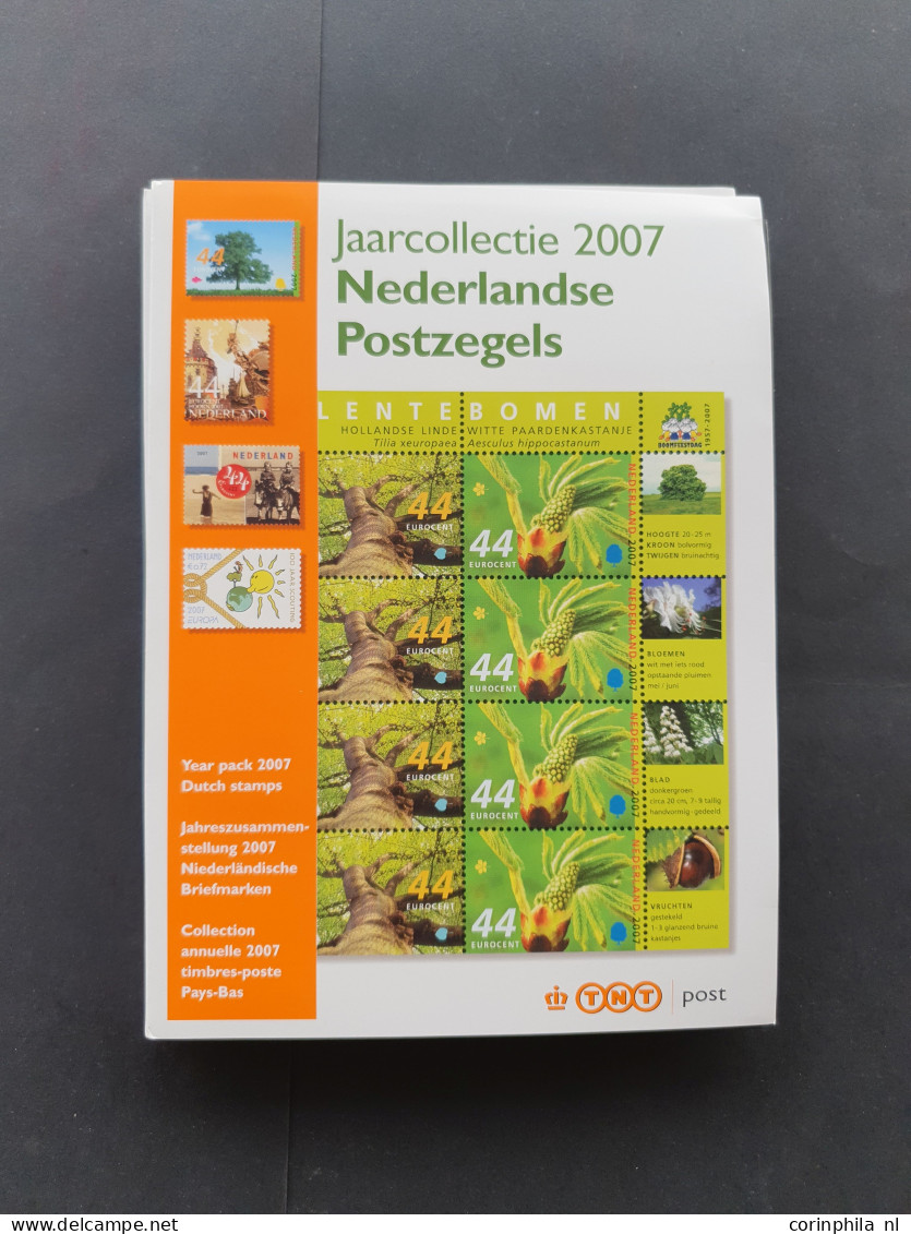 Cover 2002-2012 collectie nominaal in jaarpakketten w.b. €850, NL1 (ca. 450x), Internationaal (ca. 90x) en kerst (ca. 10