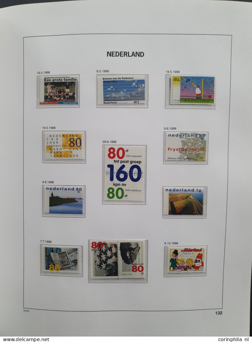 1998-2015 collectie */** w.b. nominaal ruim €400, NL1 (ca. 500x), Internationaal (ca. 70x) en Kerst (ca. 80x) in 3 Davo 