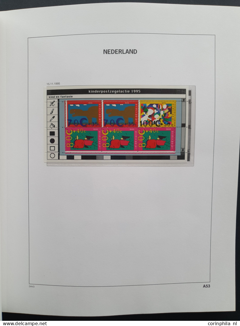 1998-2015 collectie */** w.b. nominaal ruim €400, NL1 (ca. 500x), Internationaal (ca. 70x) en Kerst (ca. 80x) in 3 Davo 