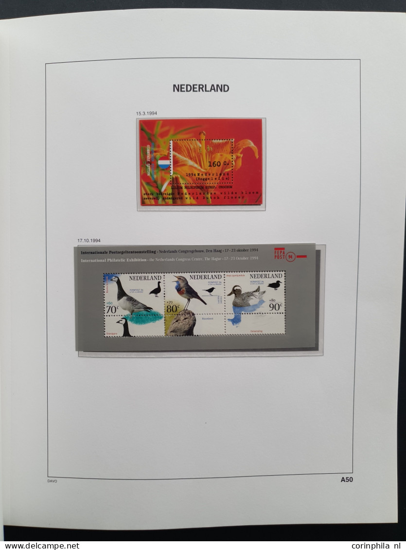 1998-2015 collectie */** w.b. nominaal ruim €400, NL1 (ca. 500x), Internationaal (ca. 70x) en Kerst (ca. 80x) in 3 Davo 