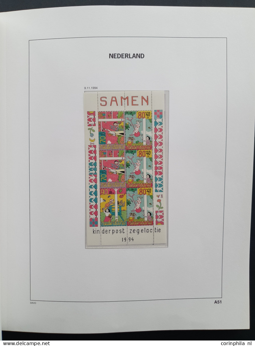 1998-2015 collectie */** w.b. nominaal ruim €400, NL1 (ca. 500x), Internationaal (ca. 70x) en Kerst (ca. 80x) in 3 Davo 