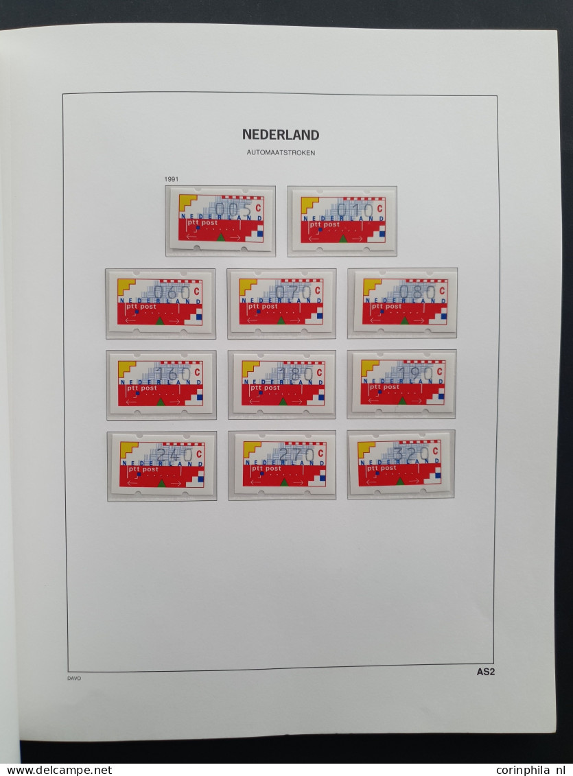 1998-2015 collectie */** w.b. nominaal ruim €400, NL1 (ca. 500x), Internationaal (ca. 70x) en Kerst (ca. 80x) in 3 Davo 