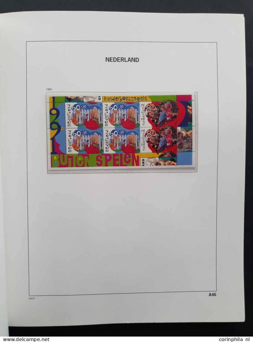1998-2015 collectie */** w.b. nominaal ruim €400, NL1 (ca. 500x), Internationaal (ca. 70x) en Kerst (ca. 80x) in 3 Davo 