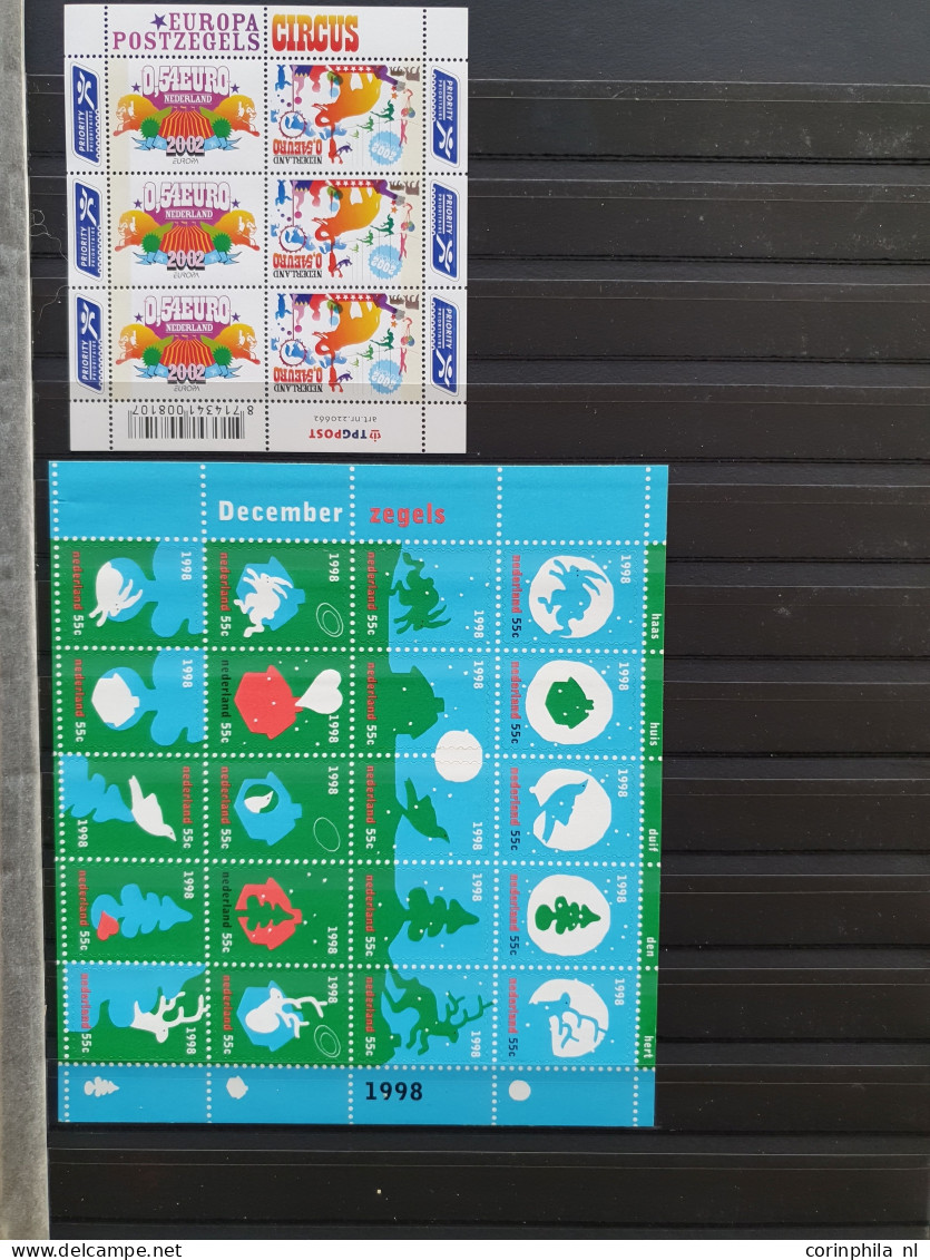 2001-2011 nominaal meest in postzegelmapjes w.b. ca €1000, NL1 (ca. 170x), Internationaal (ca. 25x), Kerst (ca. 150x) et