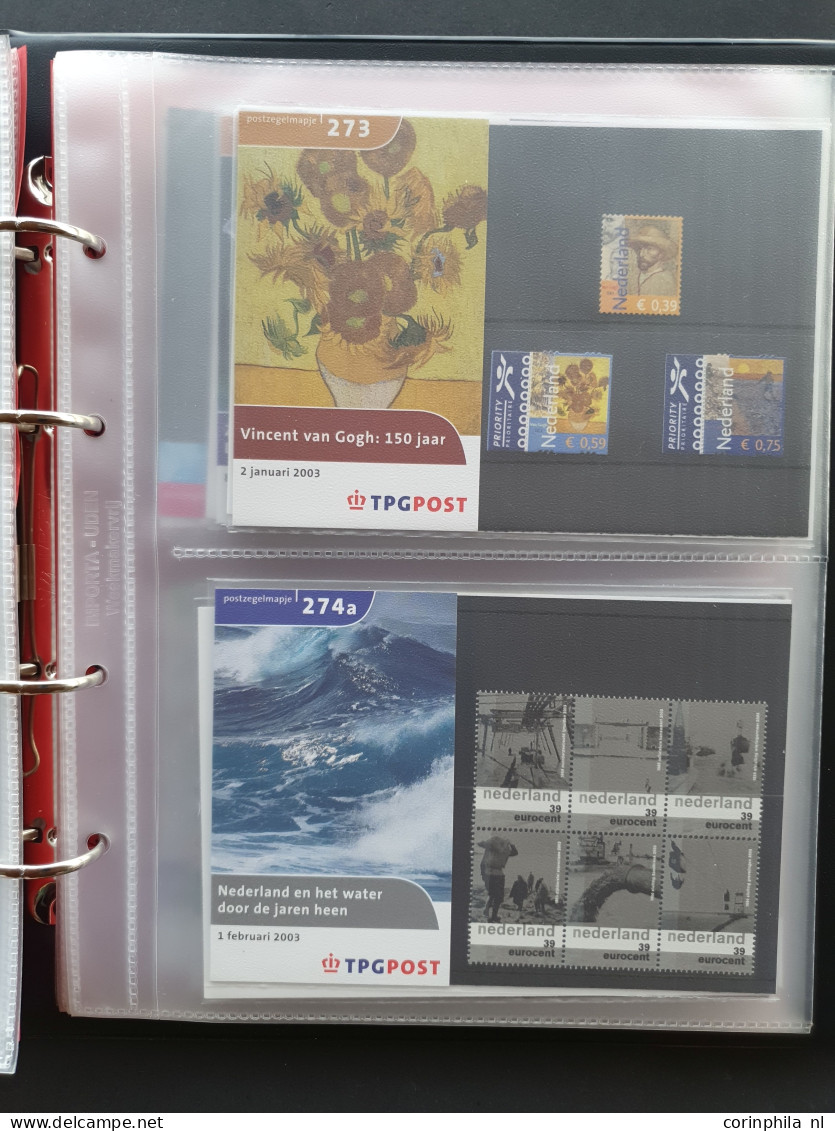2001-2011 nominaal meest in postzegelmapjes w.b. ca €1000, NL1 (ca. 170x), Internationaal (ca. 25x), Kerst (ca. 150x) et