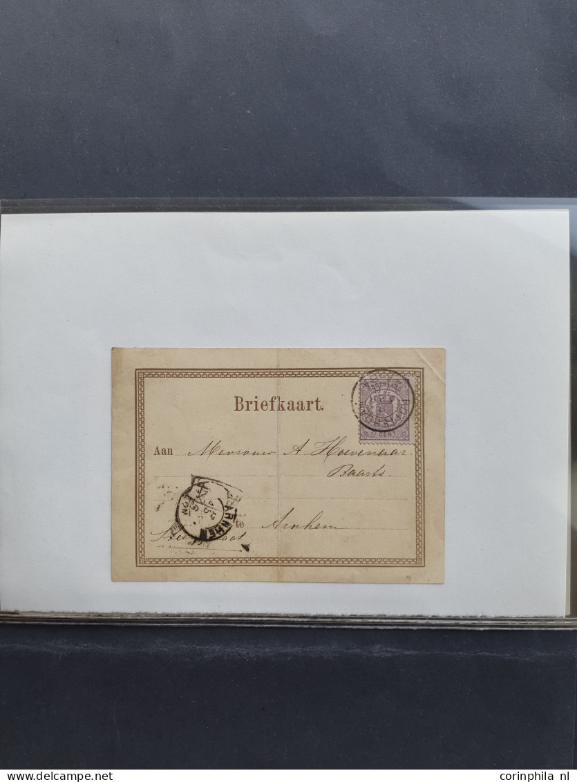 Cover 1869-1871, emissie Rijkswapen 1869, ca. 45 post(waarde)stukken met betere ex. in gemengde kwaliteit in albumpje