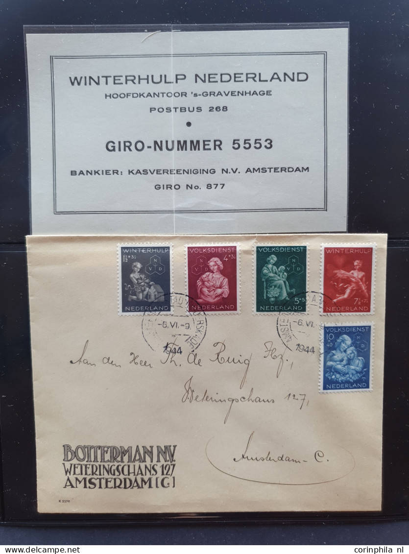 Cover 1944 En Later Winterhulp Collectie Met Veel Poststukken, Formulieren, Plaatfouten Etc. In Leuchtturm Album - Collections