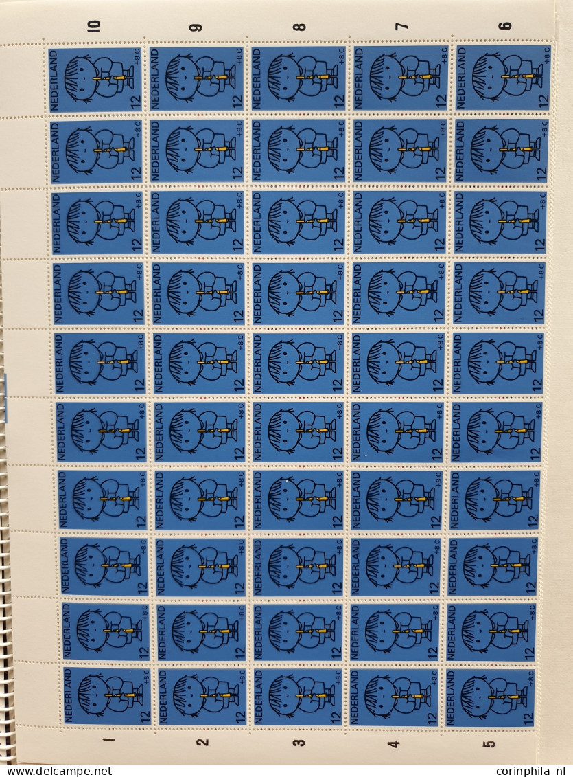 1954-1975 hele en halve vellen ** w.b. 1969 zomerzegels en 1970 computerontwerpen in map