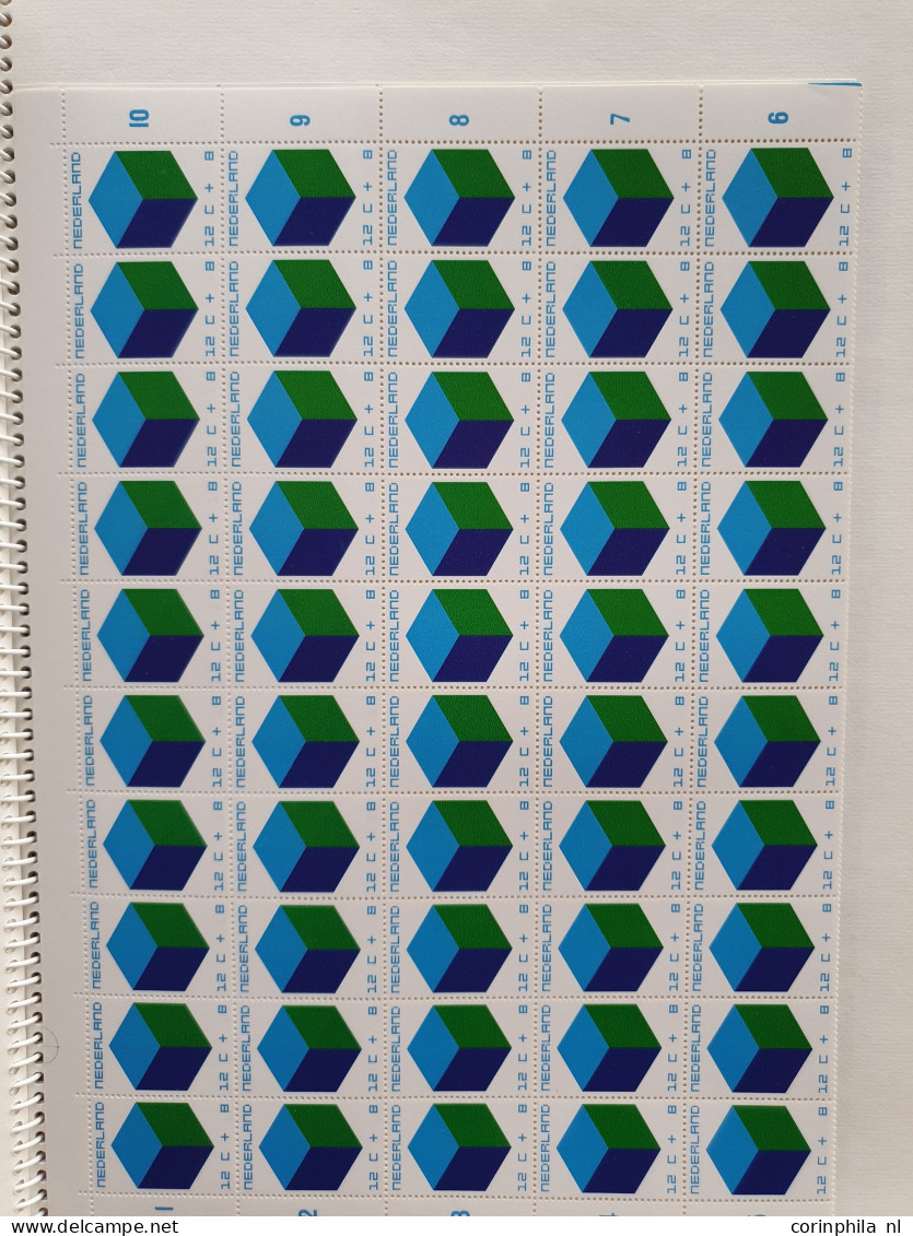 1954-1975 hele en halve vellen ** w.b. 1969 zomerzegels en 1970 computerontwerpen in map