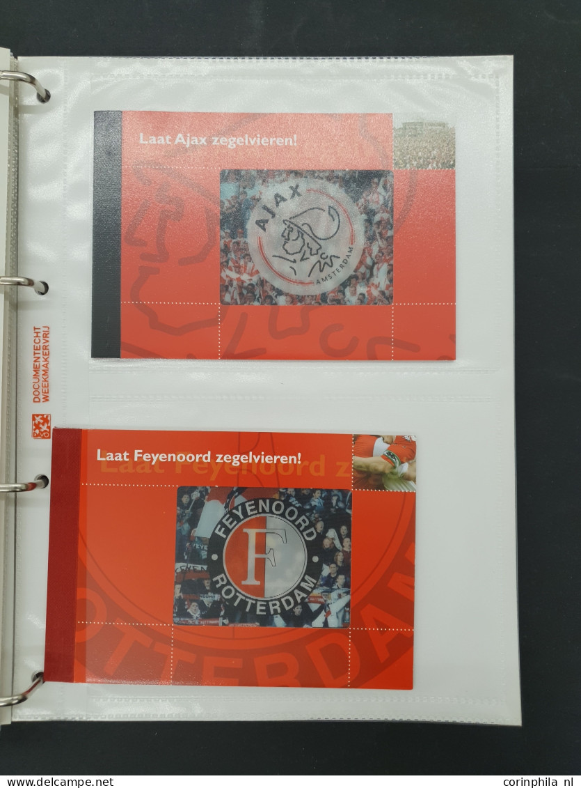 1982-2009 collectie postzegelmapjes en collectie Nederland op Davo bladen w.b. nominaal ca. €800 in 16 albums in 2 dozen