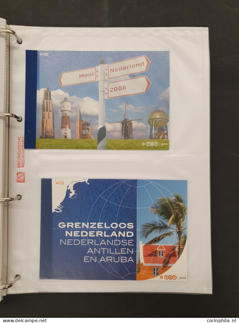 1982-2009 collectie postzegelmapjes en collectie Nederland op Davo bladen w.b. nominaal ca. €800 in 16 albums in 2 dozen