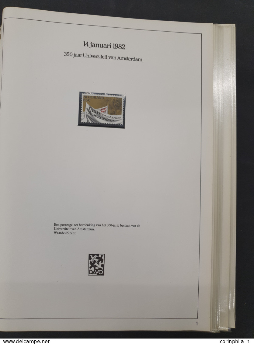 1982-2009 collectie postzegelmapjes en collectie Nederland op Davo bladen w.b. nominaal ca. €800 in 16 albums in 2 dozen