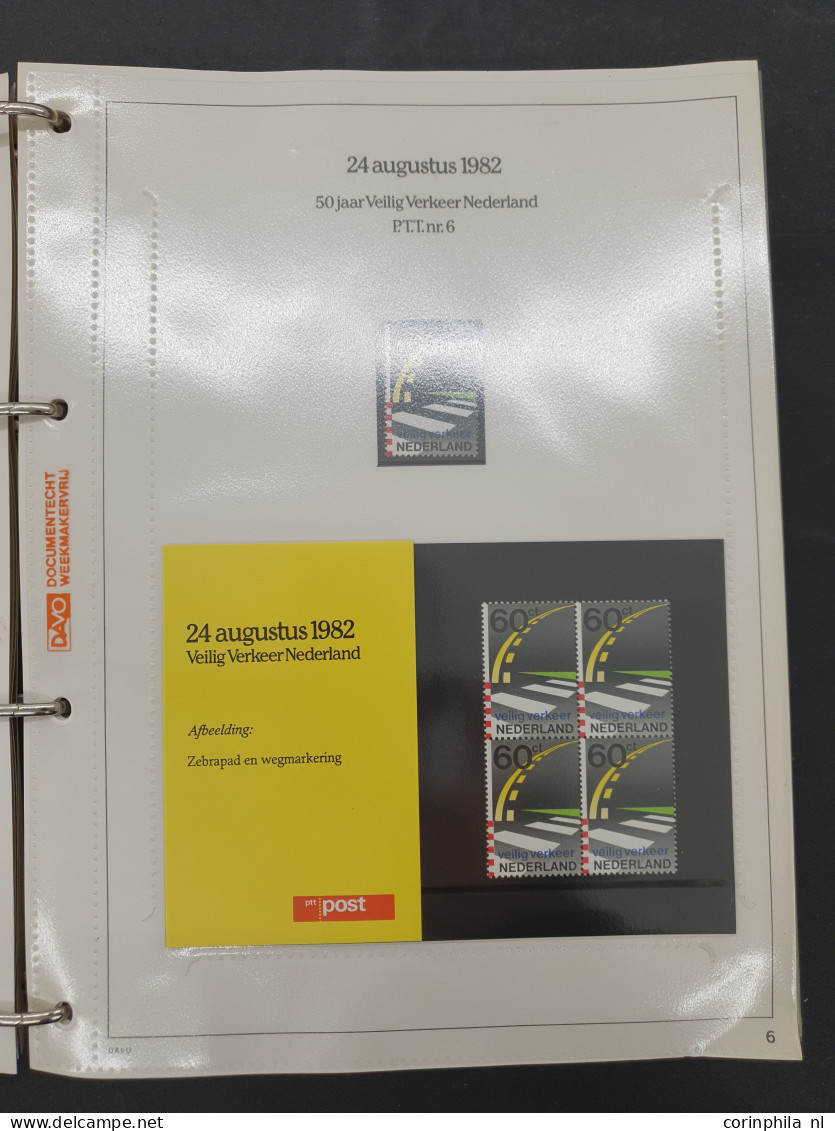 1982-2009 collectie postzegelmapjes en collectie Nederland op Davo bladen w.b. nominaal ca. €800 in 16 albums in 2 dozen