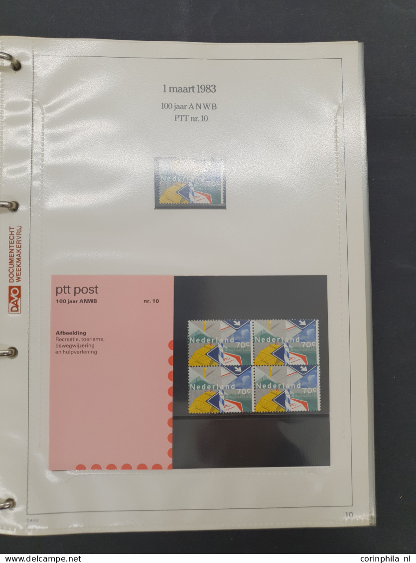 1982-2009 collectie postzegelmapjes en collectie Nederland op Davo bladen w.b. nominaal ca. €800 in 16 albums in 2 dozen