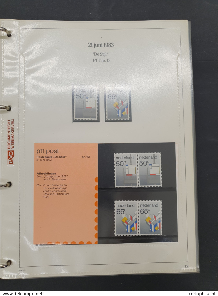 1982-2009 collectie postzegelmapjes en collectie Nederland op Davo bladen w.b. nominaal ca. €800 in 16 albums in 2 dozen