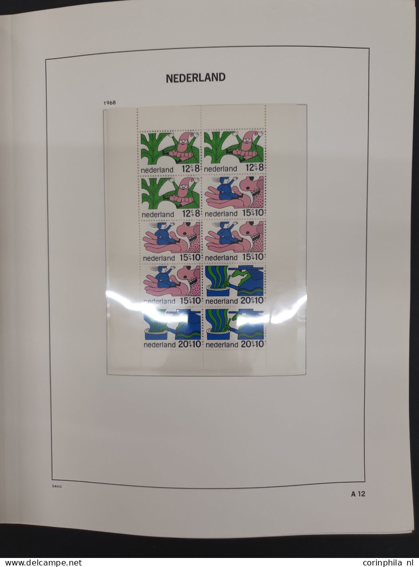 1950-2000 ca., 17 kleine verzamelingen in luxe albums in 2 verhuisdozen