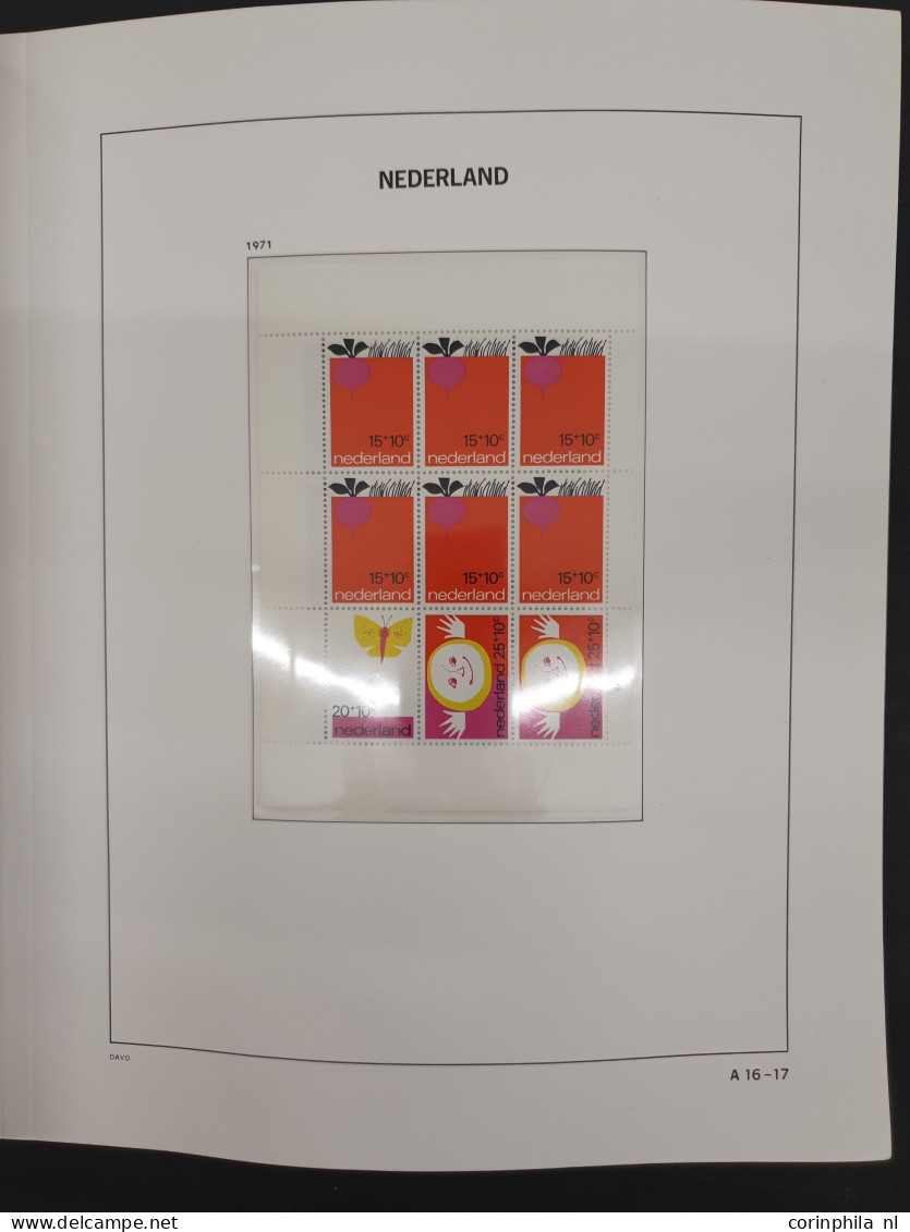 1950-2000 ca., 17 kleine verzamelingen in luxe albums in 2 verhuisdozen