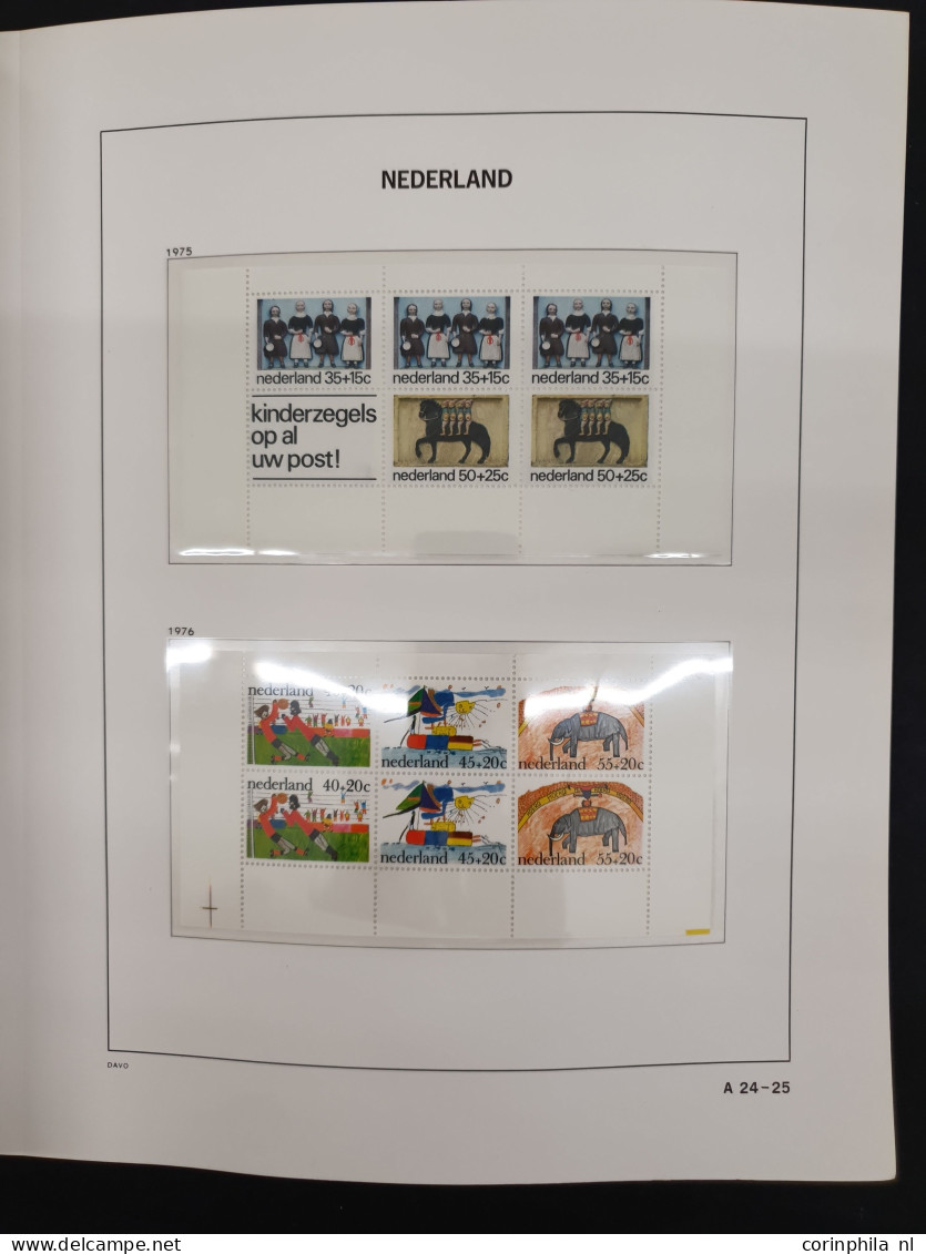 1950-2000 ca., 17 kleine verzamelingen in luxe albums in 2 verhuisdozen