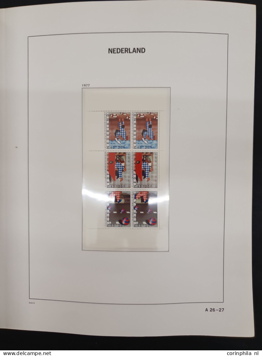 1950-2000 ca., 17 kleine verzamelingen in luxe albums in 2 verhuisdozen