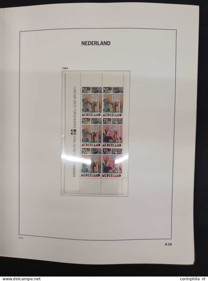 1950-2000 ca., 17 kleine verzamelingen in luxe albums in 2 verhuisdozen